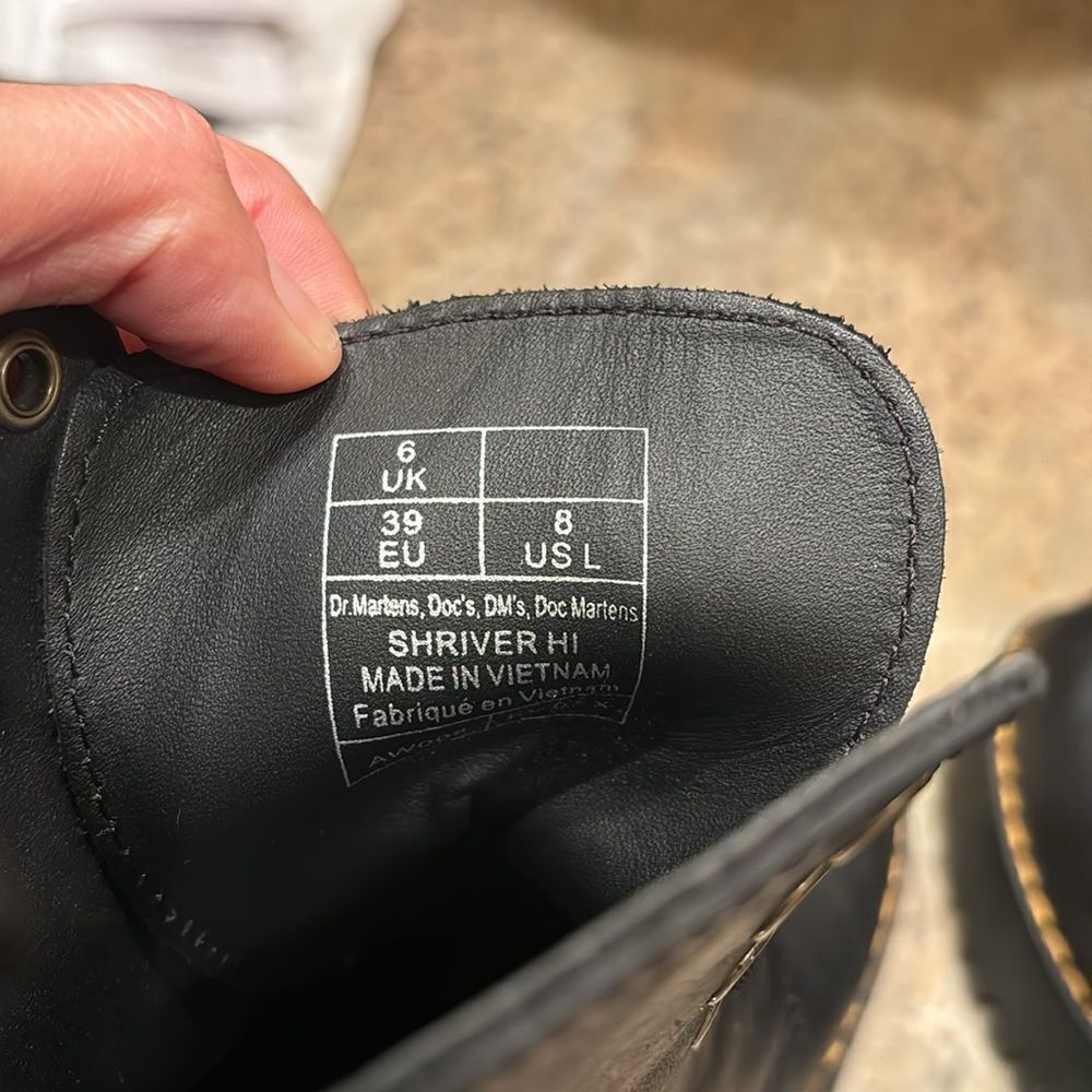 NWOT Doc Martens boots they don't come with shoe laces - Picture 9 of 9